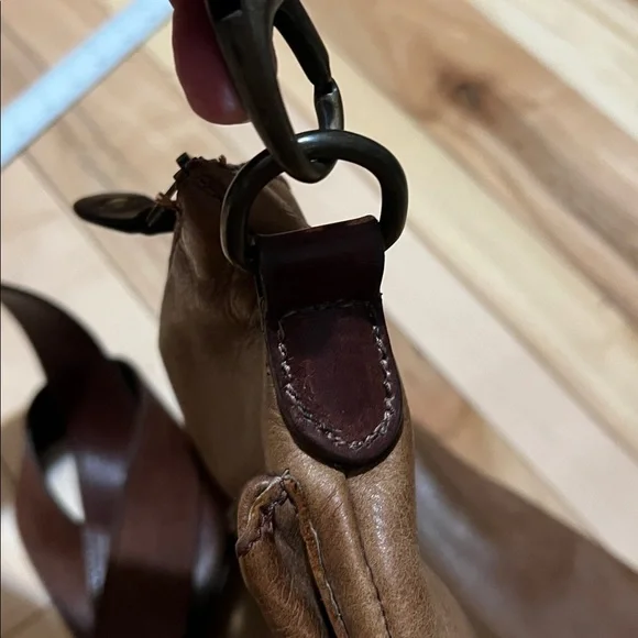 Roots Brown Leather Small Messenger Bag - Picture 16 of 17